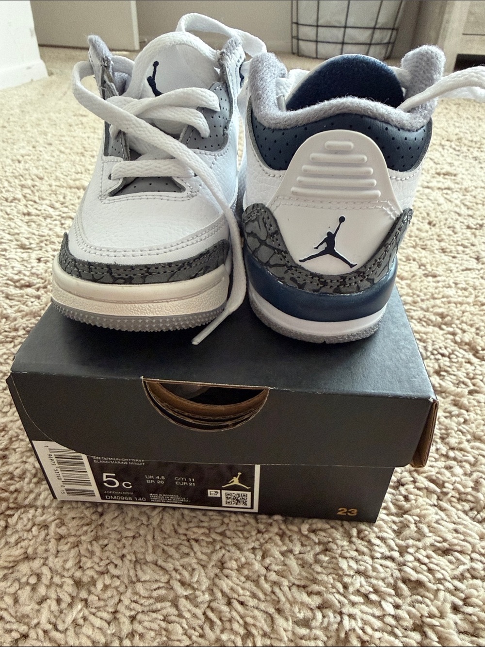 Retro Jordan 3 white/midnight navy size 5c